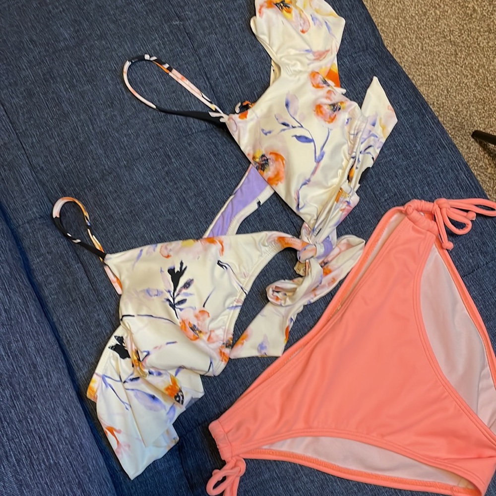 Bikini 👙 - Picture 2 of 8
